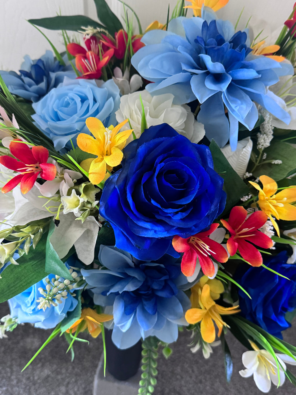 Blue dahlias and rose large grave spike artificial