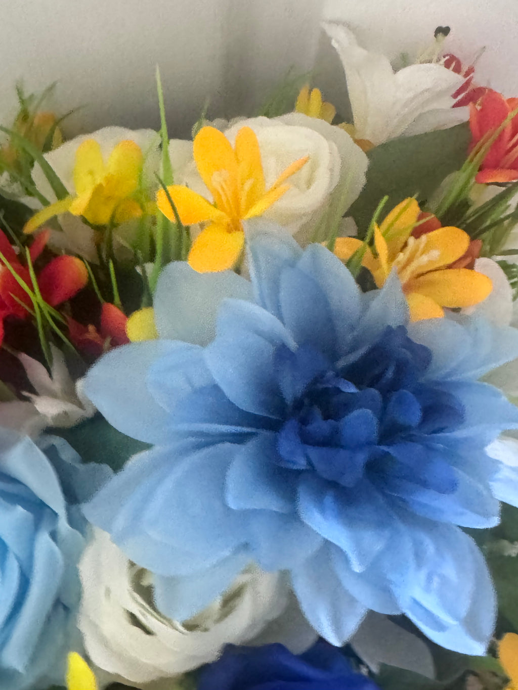 Blue dahlias and rose large grave spike artificial