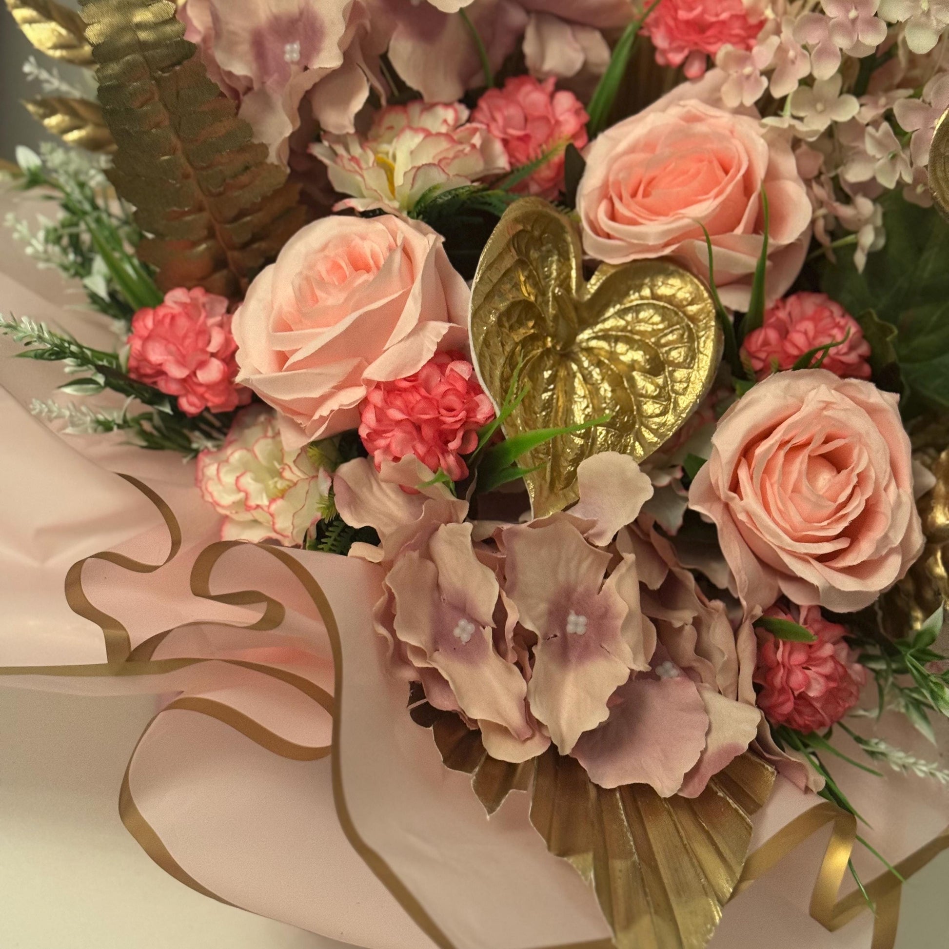 Luxury pink and gold artificial pink rose flower hat box.with green Foliage hatbox/ floral arrangement / ideal gift for Mother’s Day