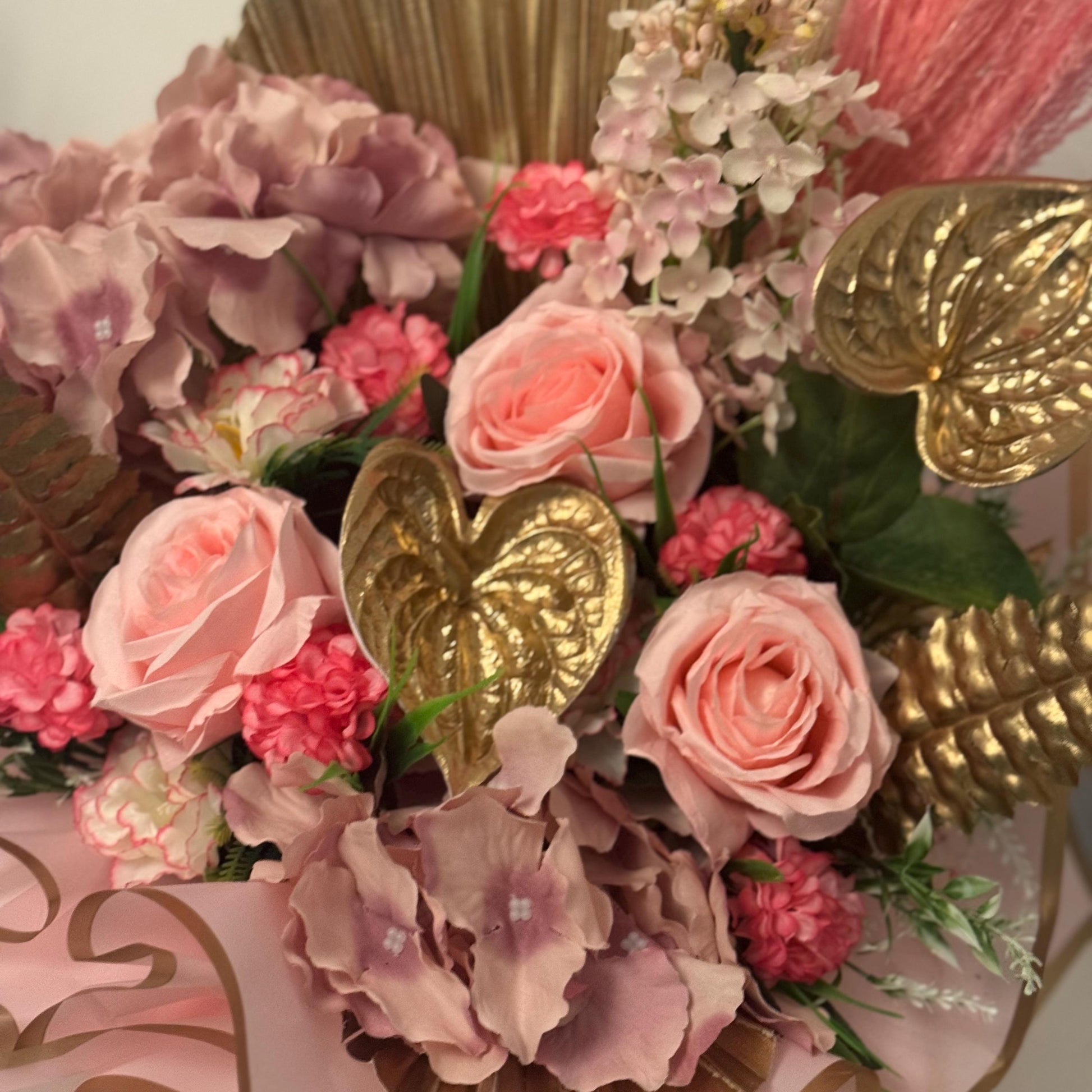 Luxury pink and gold artificial pink rose flower hat box.with green Foliage hatbox/ floral arrangement / ideal gift for Mother’s Day